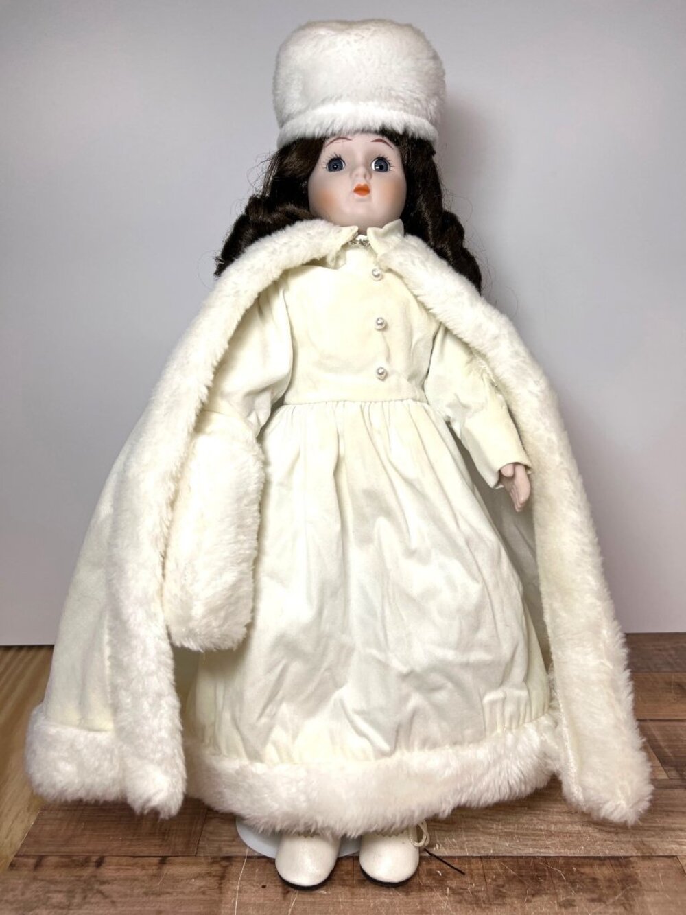 Christmas Around the World “House of Lloyd”(1988) 17” Porcelain Collector Doll